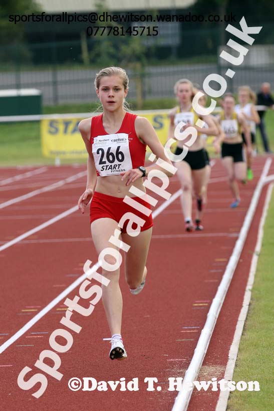 Under-15 girls 800 metres. Photo: David T. Hewitson/Sports for All Pics